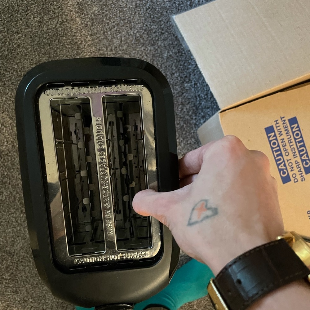 Two slice toaster - Picture 2 of 3